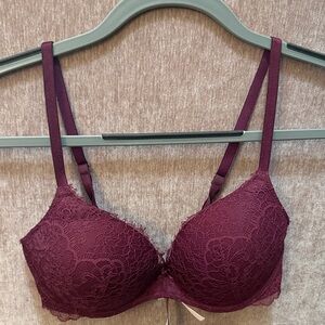 NWOT Victoria’s Secret Dream Angels Lace Push-Up Bra 32Din Deep Wine